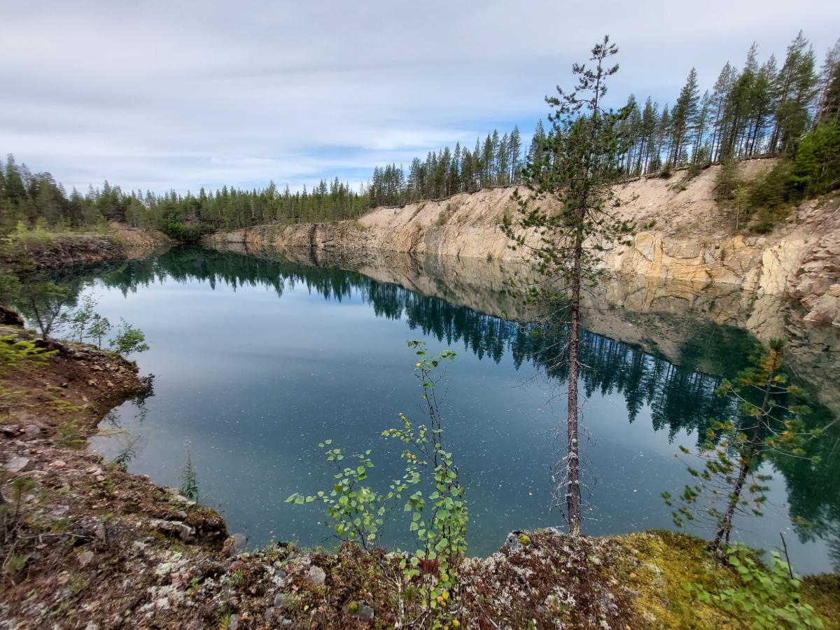 Kuvassa on Kärväsvaaran avolouhos Kemijärvellä.