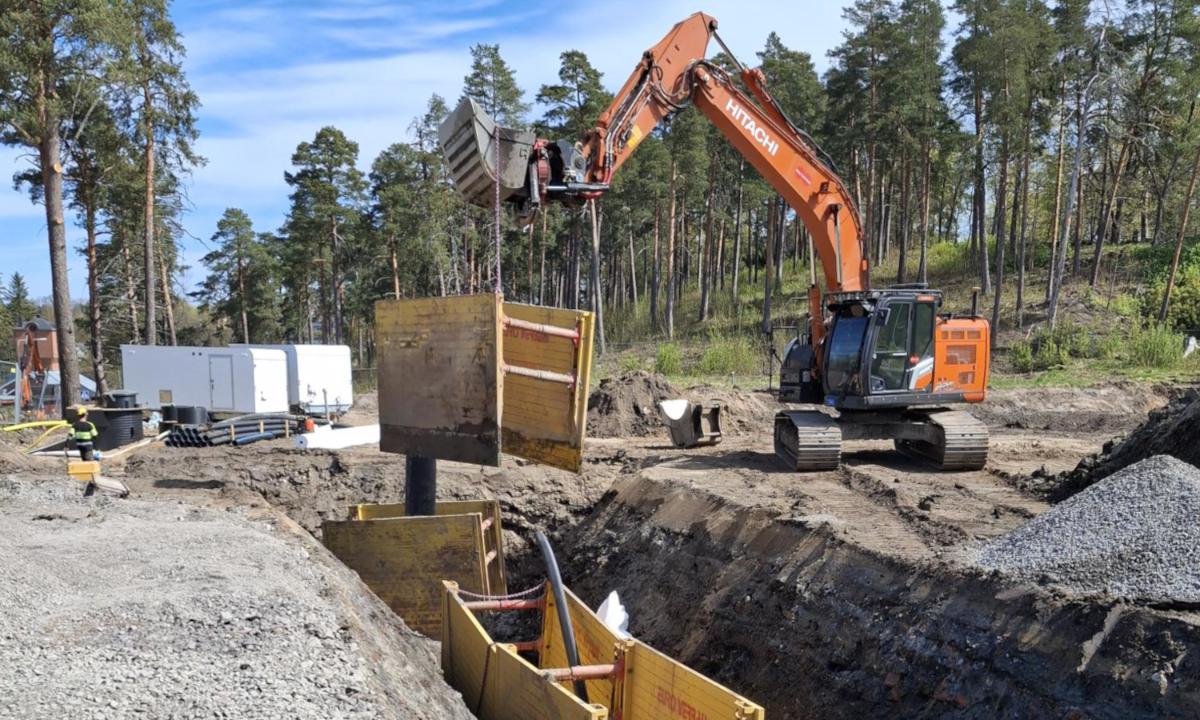 Kuvassa on työmaa ja työmaakone.